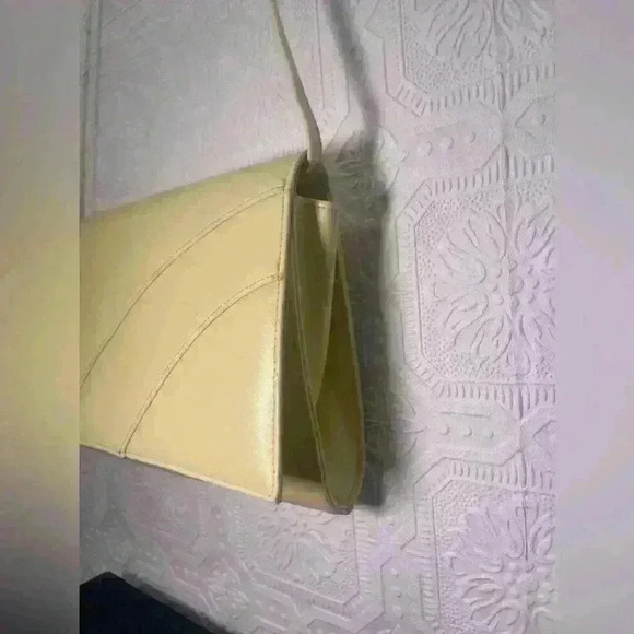 Vintage  Cabrelli Canada light yellow clutch/handbag - Picture 3 of 11